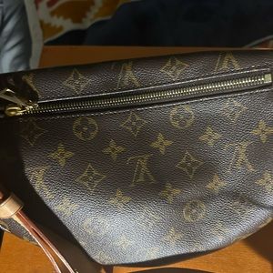 Authentic Louis Vuitton bum bag comes with original receipt ! No blemishes